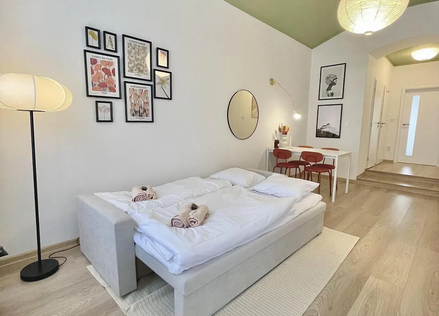 Cozy, Natural Ground Base Apartment, Prague