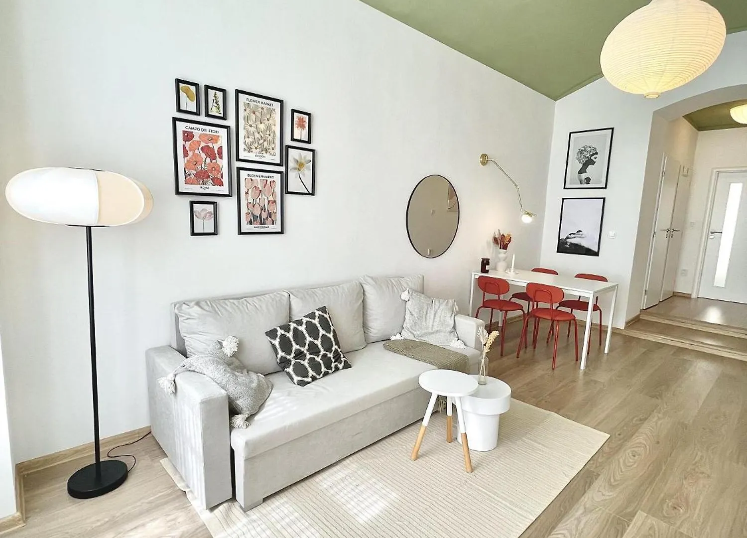 Cozy, Natural Ground Base Apartment, Prague Apartment